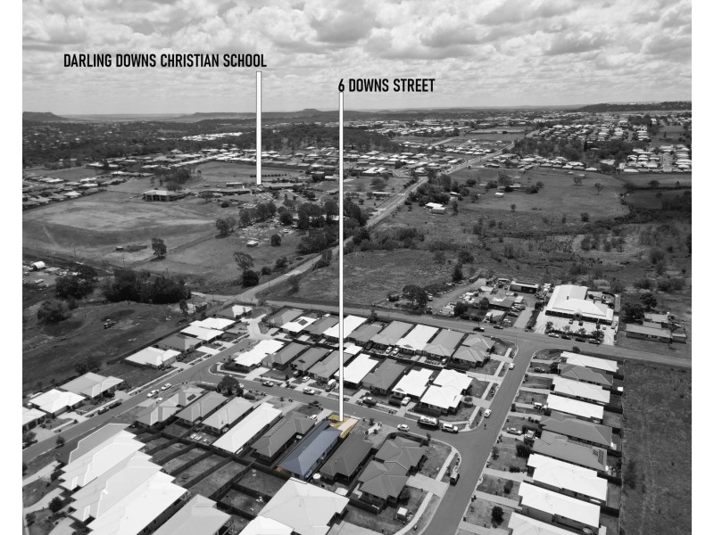 6 Downs St., Glenvale QLD 4350