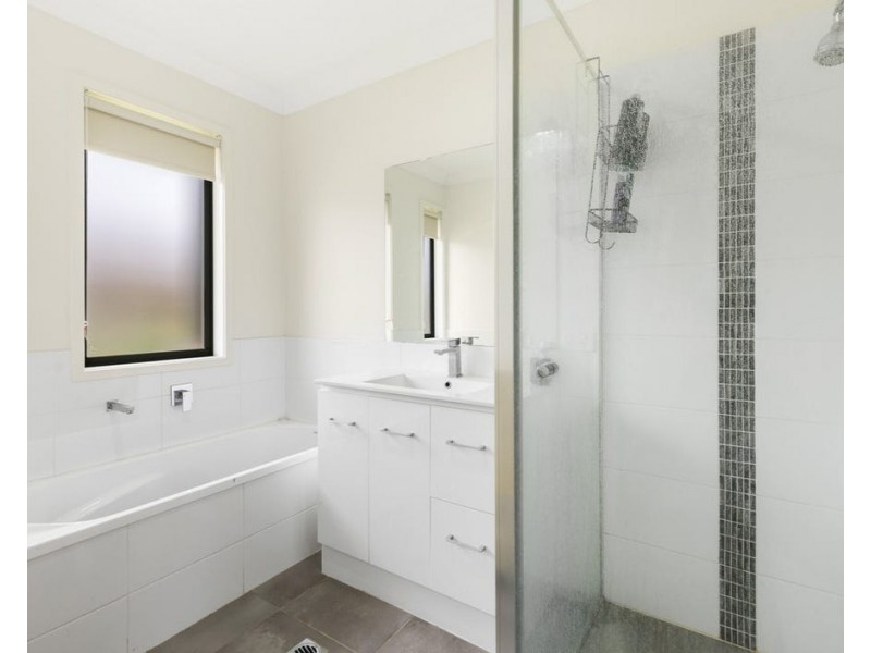 1/7 Diva Lane, Glenvale QLD 4350