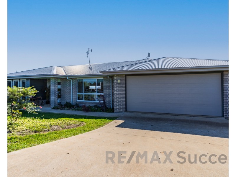 41 Charlotte Road, Hampton QLD 4352