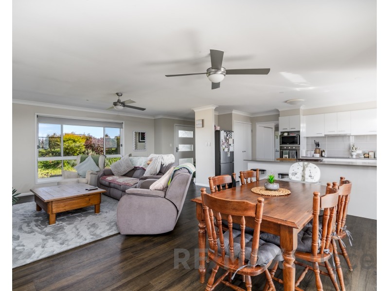 41 Charlotte Road, Hampton QLD 4352