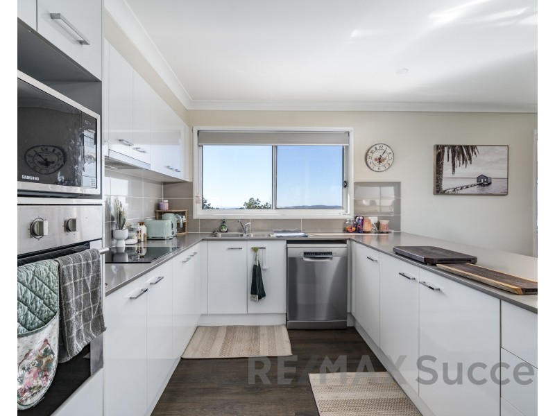 41 Charlotte Road, Hampton QLD 4352