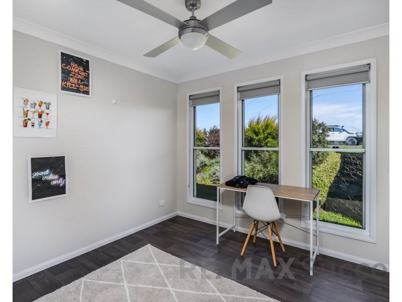 41 Charlotte Road, Hampton QLD 4352