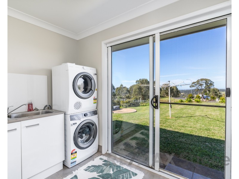 41 Charlotte Road, Hampton QLD 4352