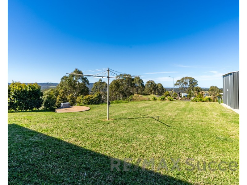 41 Charlotte Road, Hampton QLD 4352