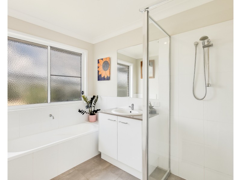 41 Charlotte Road, Hampton QLD 4352