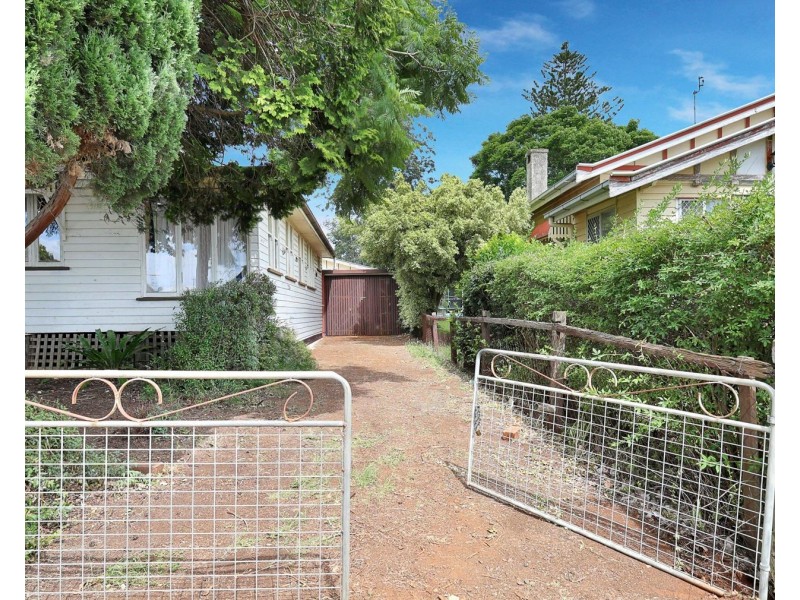 165 Holberton Street, Newtown QLD 4350