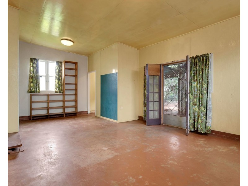 165 Holberton Street, Newtown QLD 4350