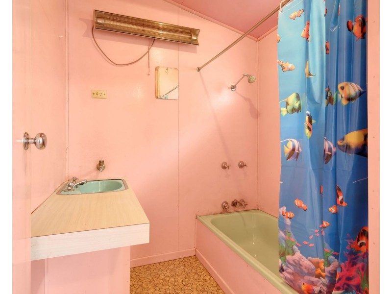 165 Holberton Street, Newtown QLD 4350