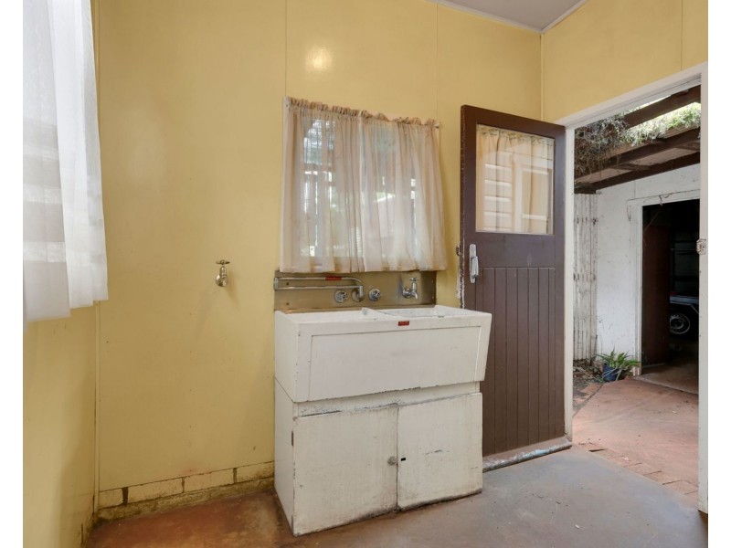 165 Holberton Street, Newtown QLD 4350