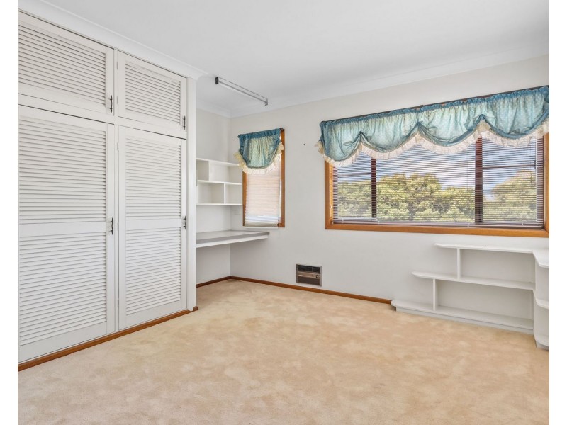 16 Dorge Street, Middle Ridge QLD 4350