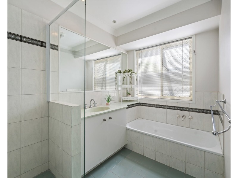 22 Hennenlotter Court, Kearneys Spring QLD 4350