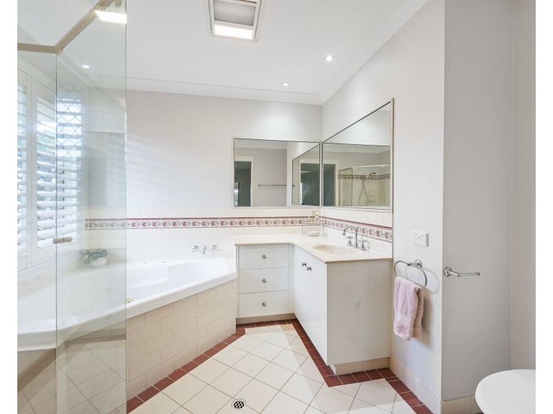 22 Hennenlotter Court, Kearneys Spring QLD 4350