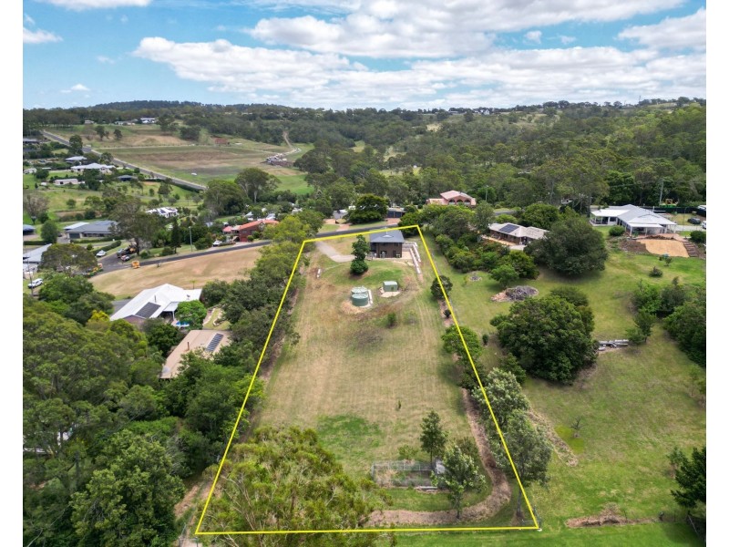13 Vera Drive, Top Camp QLD 4350