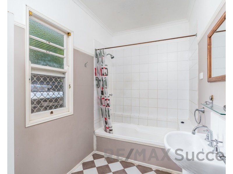 52 Fourth Avenue, Harristown QLD 4350