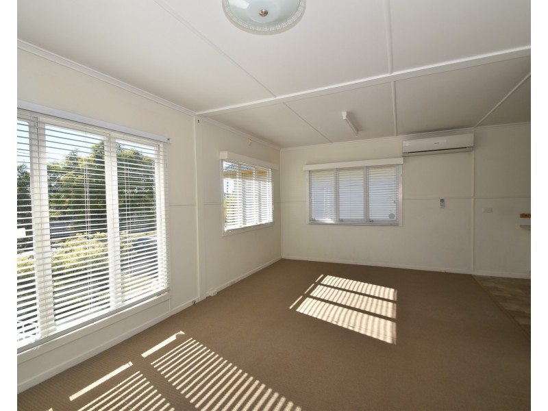 10 Dunne Street, Harristown QLD 4350