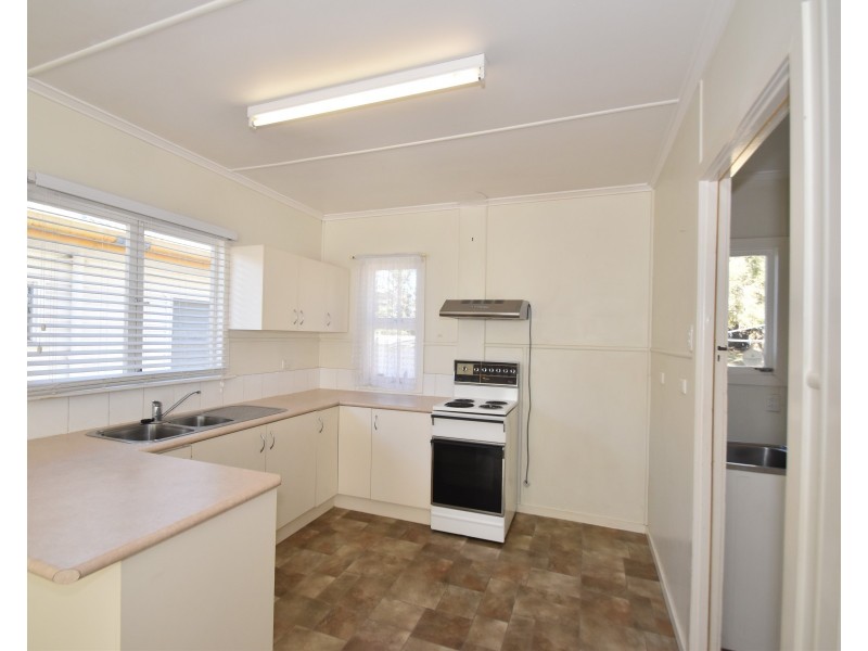 10 Dunne Street, Harristown QLD 4350