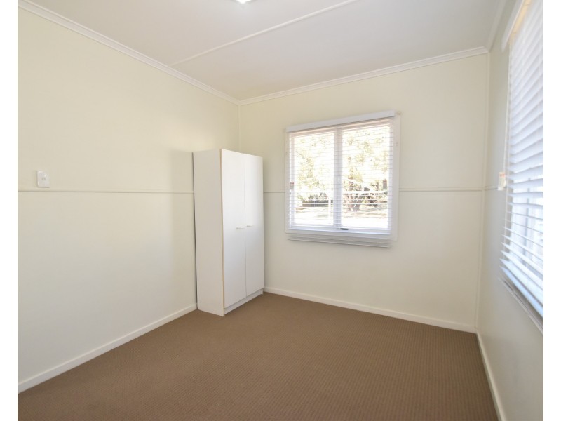 10 Dunne Street, Harristown QLD 4350