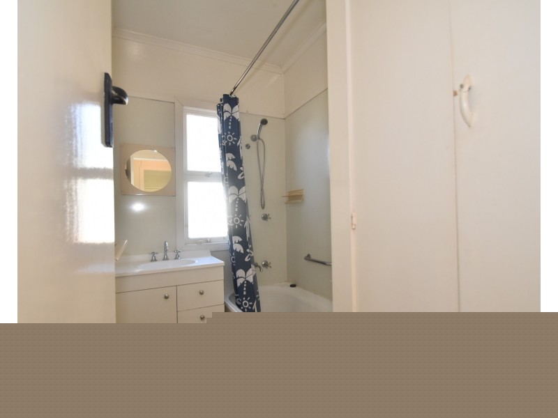 10 Dunne Street, Harristown QLD 4350