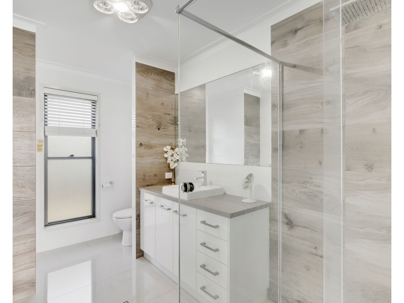 39 Pugh Street, Middle Ridge QLD 4350