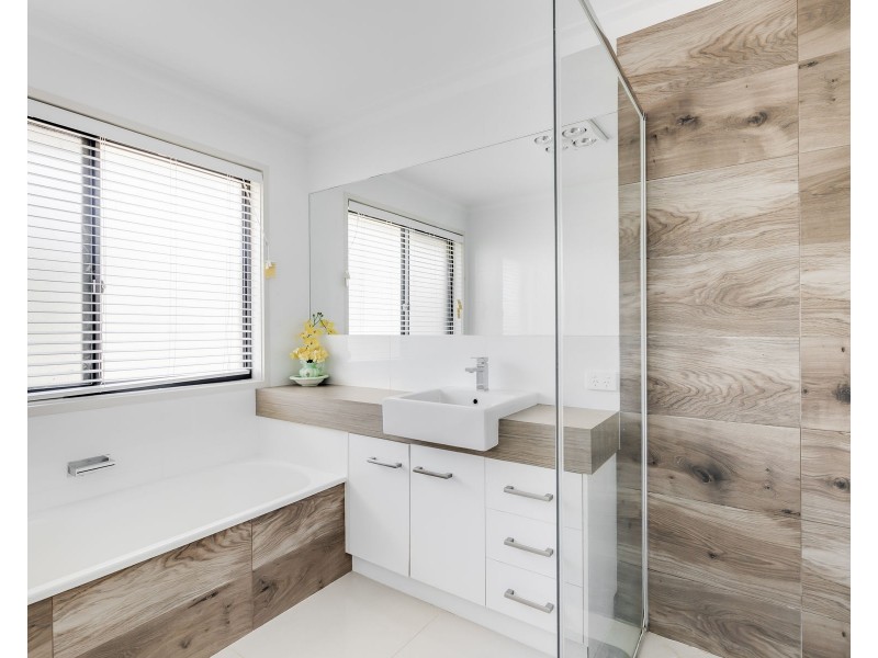 39 Pugh Street, Middle Ridge QLD 4350