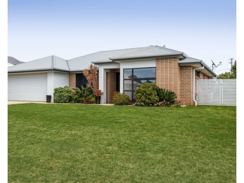 39 Pugh Street, Middle Ridge QLD 4350