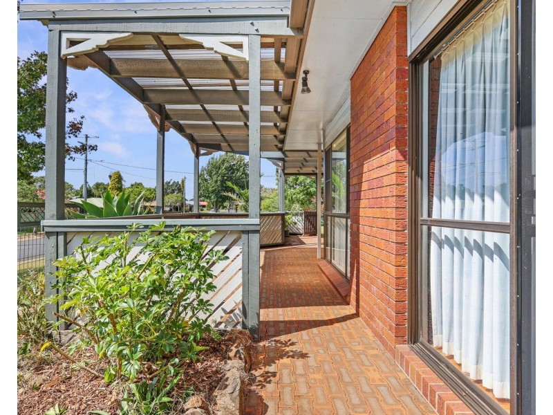 1 Luxford Street, Kearneys Spring QLD 4350