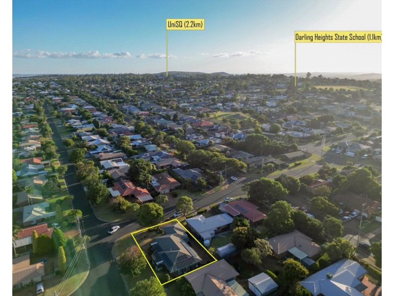 1 Luxford Street, Kearneys Spring QLD 4350