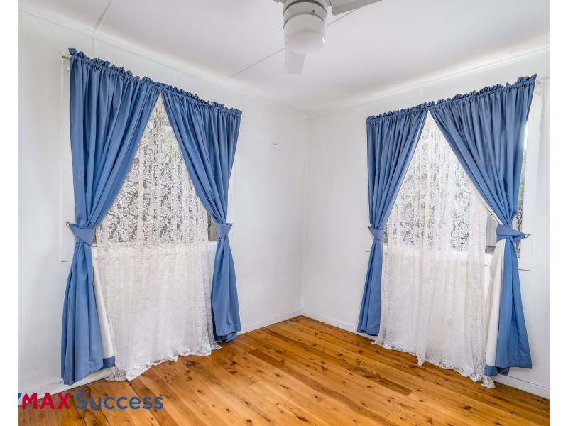 11 Esmond Street, Rockville QLD 4350