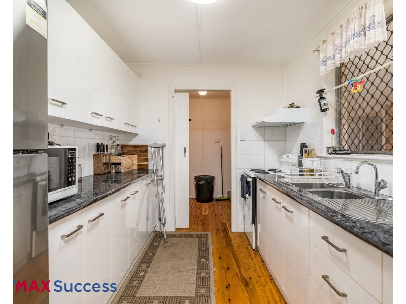 11 Esmond Street, Rockville QLD 4350