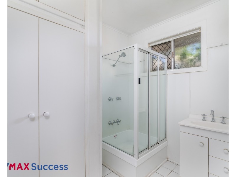 11 Esmond Street, Rockville QLD 4350