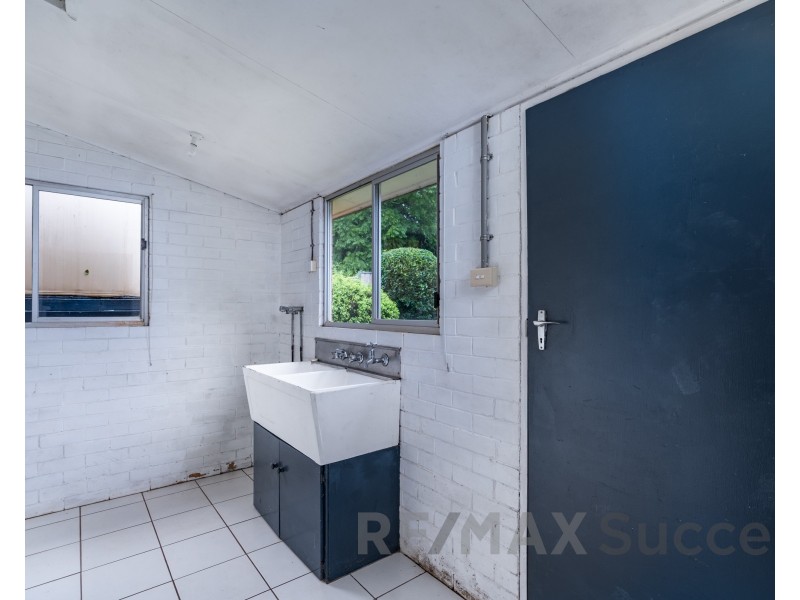 11 Esmond Street, Rockville QLD 4350