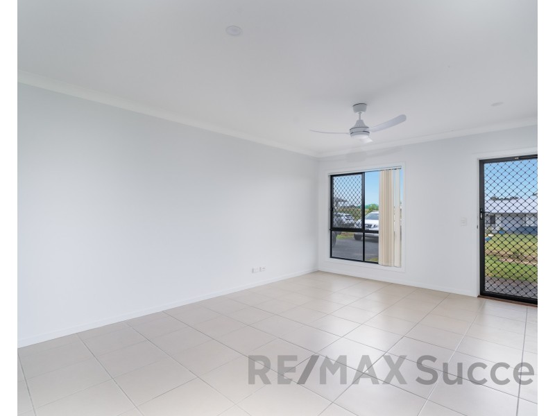 1/18 Aquila Drive, Meringandan West QLD 4352