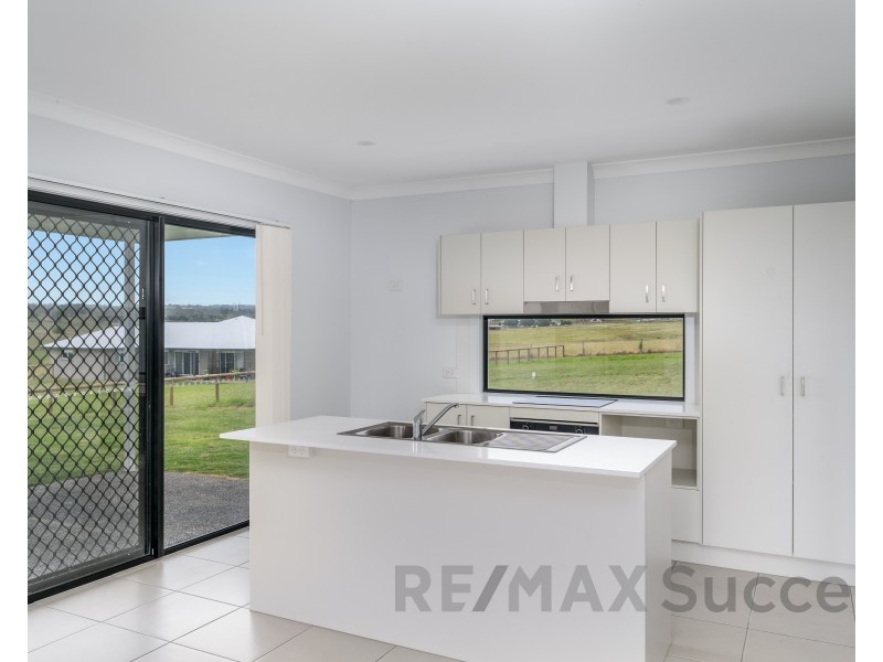 1/18 Aquila Drive, Meringandan West QLD 4352