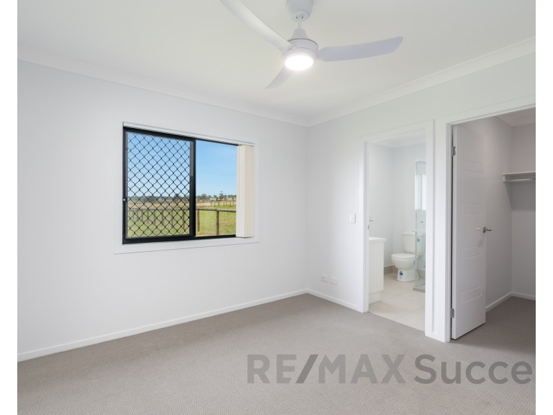 1/18 Aquila Drive, Meringandan West QLD 4352