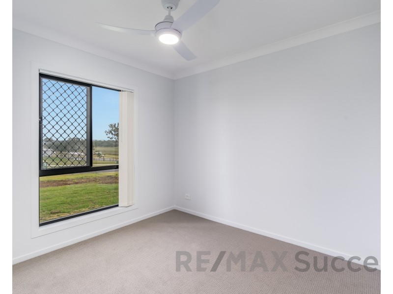 1/18 Aquila Drive, Meringandan West QLD 4352