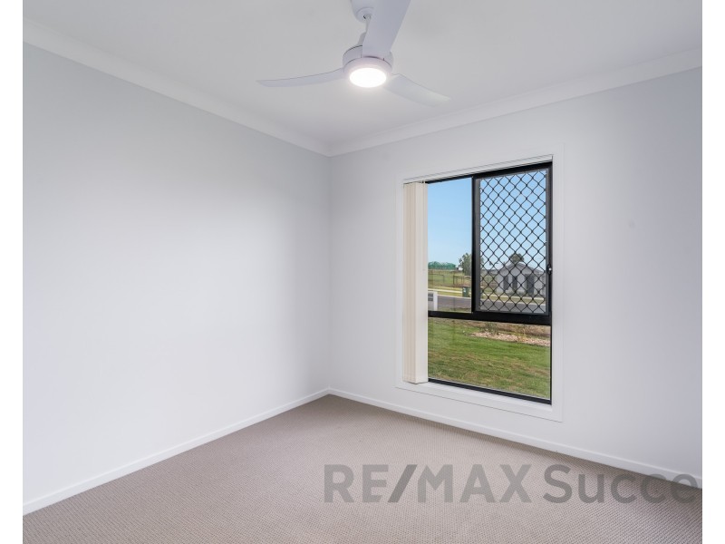 1/18 Aquila Drive, Meringandan West QLD 4352