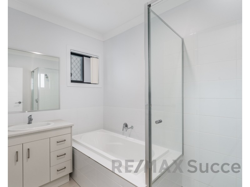 1/18 Aquila Drive, Meringandan West QLD 4352