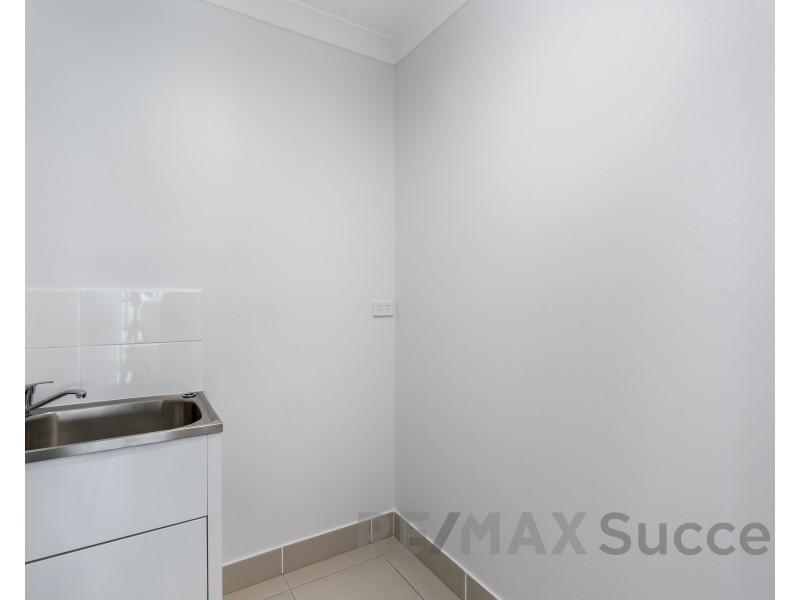 1/18 Aquila Drive, Meringandan West QLD 4352