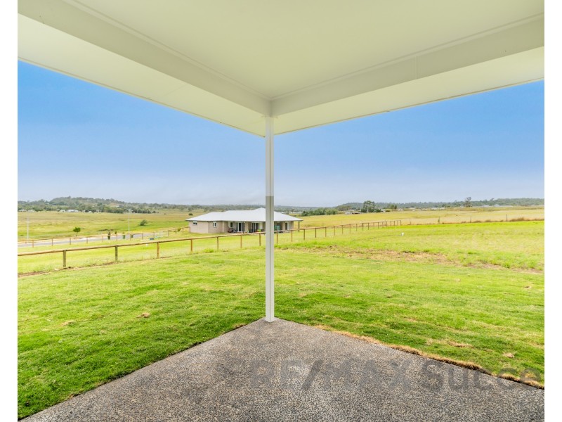 1/18 Aquila Drive, Meringandan West QLD 4352