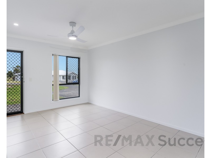 2/18 Aquila Drive, Meringandan West QLD 4352