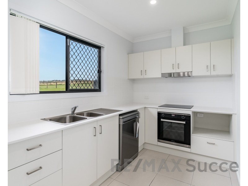 2/18 Aquila Drive, Meringandan West QLD 4352