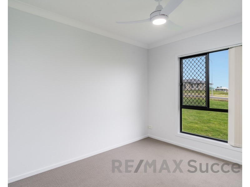 2/18 Aquila Drive, Meringandan West QLD 4352
