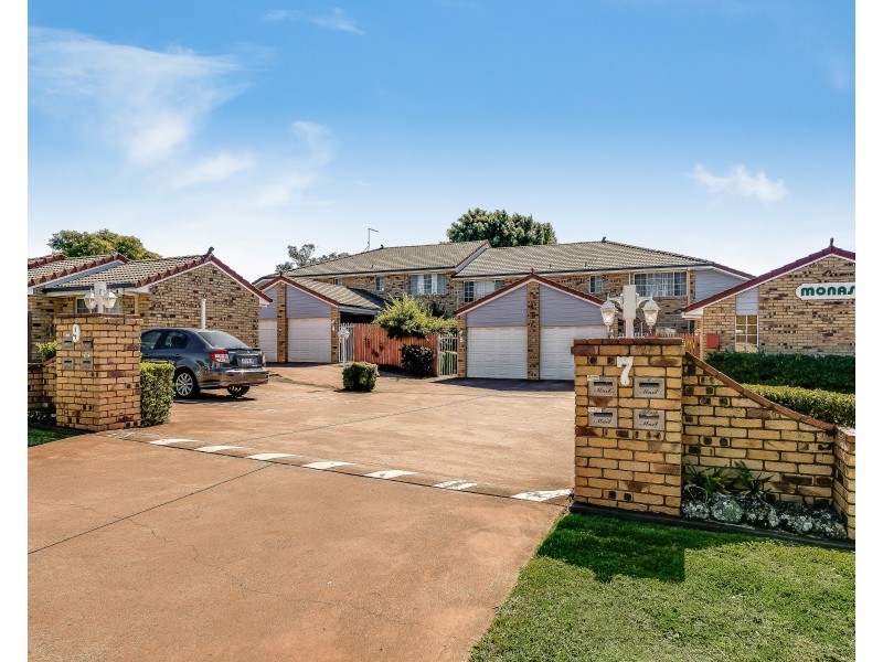 4/9 Danica Court, Kearneys Spring QLD 4350