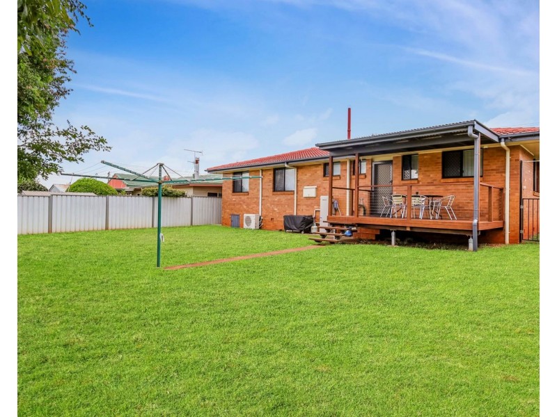 4 Englart Street, Wilsonton QLD 4350