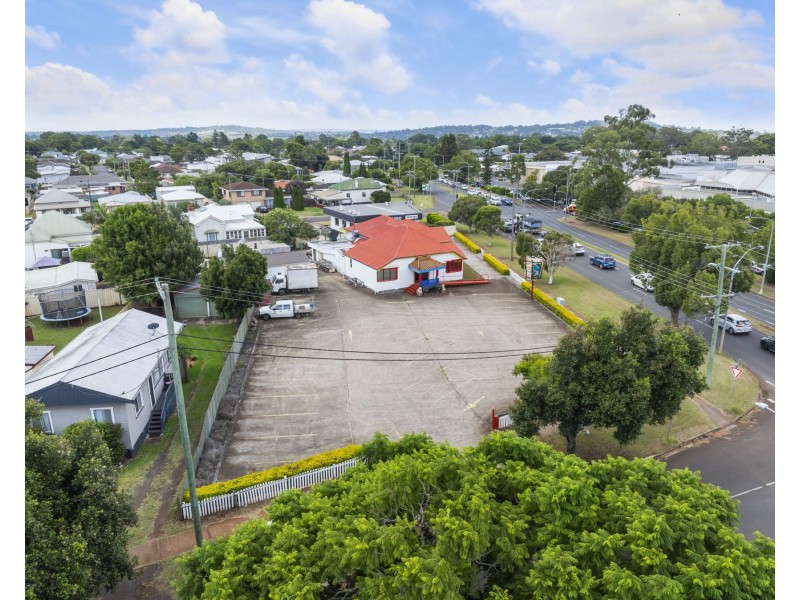 127-129 Anzac Avenue, Newtown QLD 4350