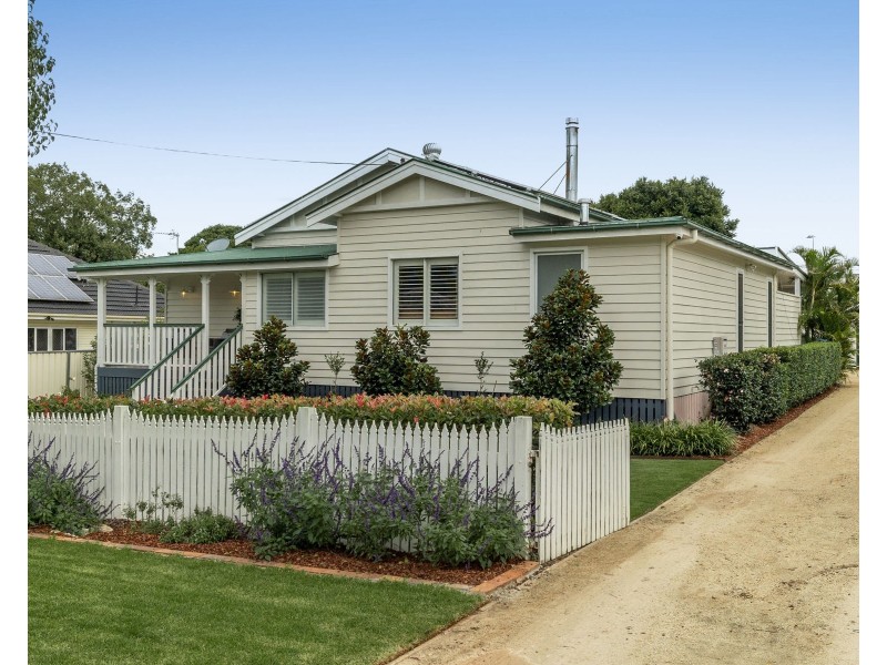 12 Henderson Street, Newtown QLD 4350