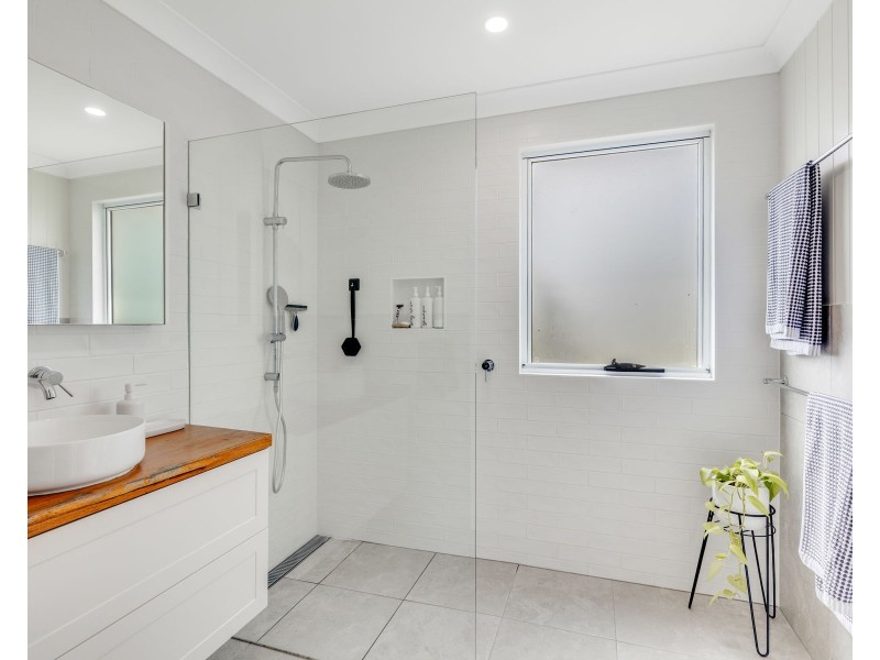 12 Henderson Street, Newtown QLD 4350