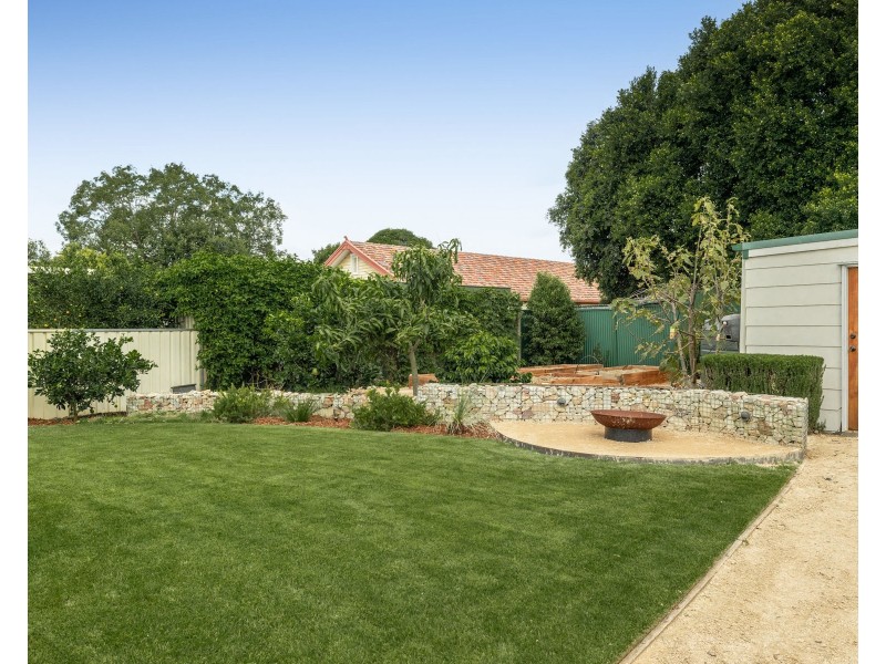 12 Henderson Street, Newtown QLD 4350