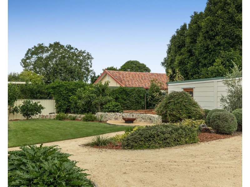 12 Henderson Street, Newtown QLD 4350