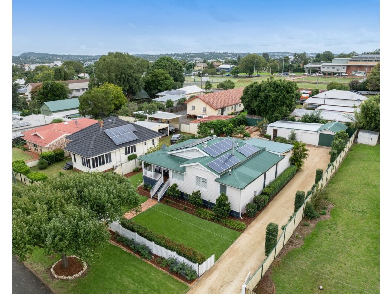 12 Henderson Street, Newtown QLD 4350